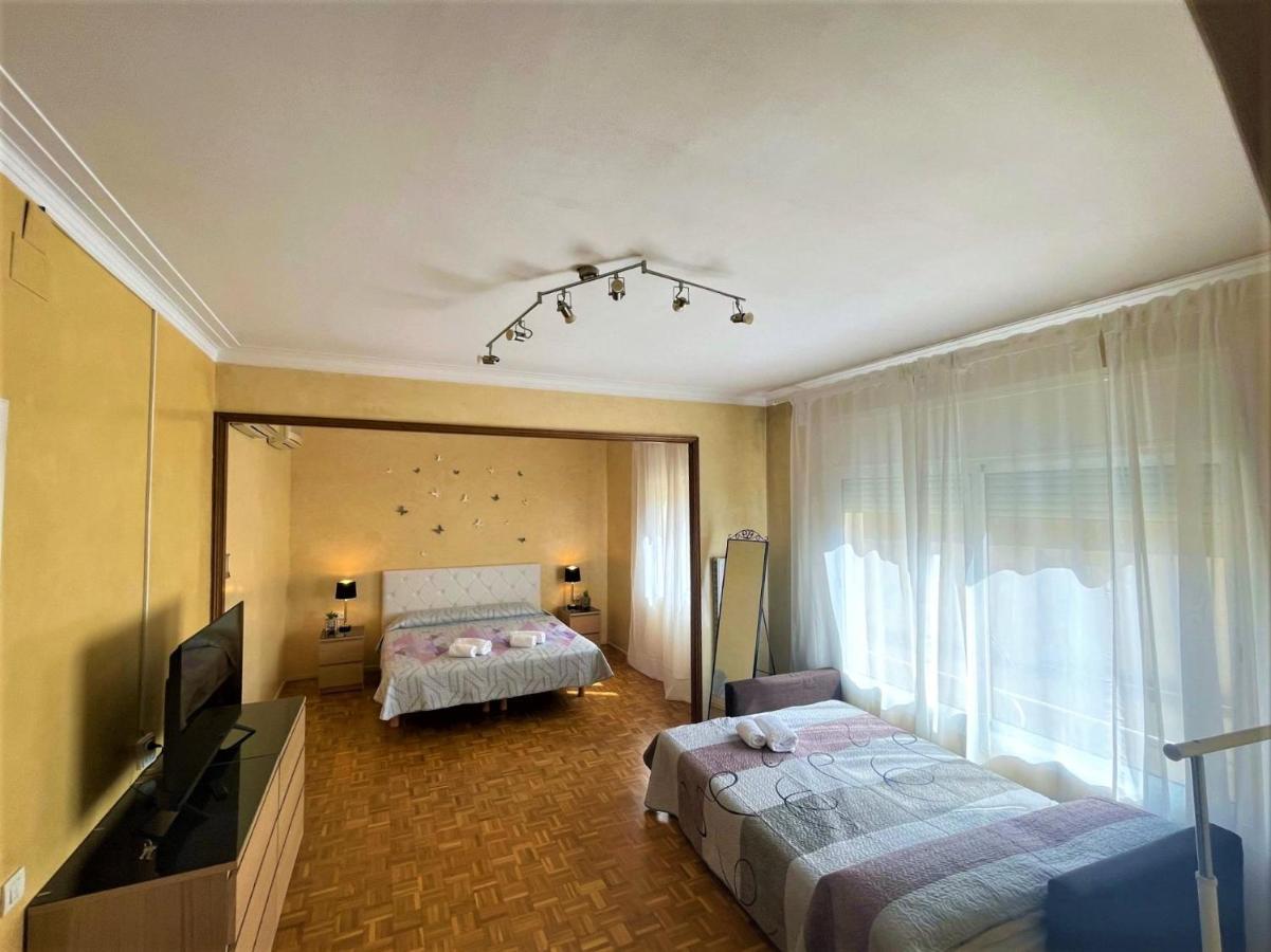 Villarroel Habitaciones 巴塞罗那 外观 照片