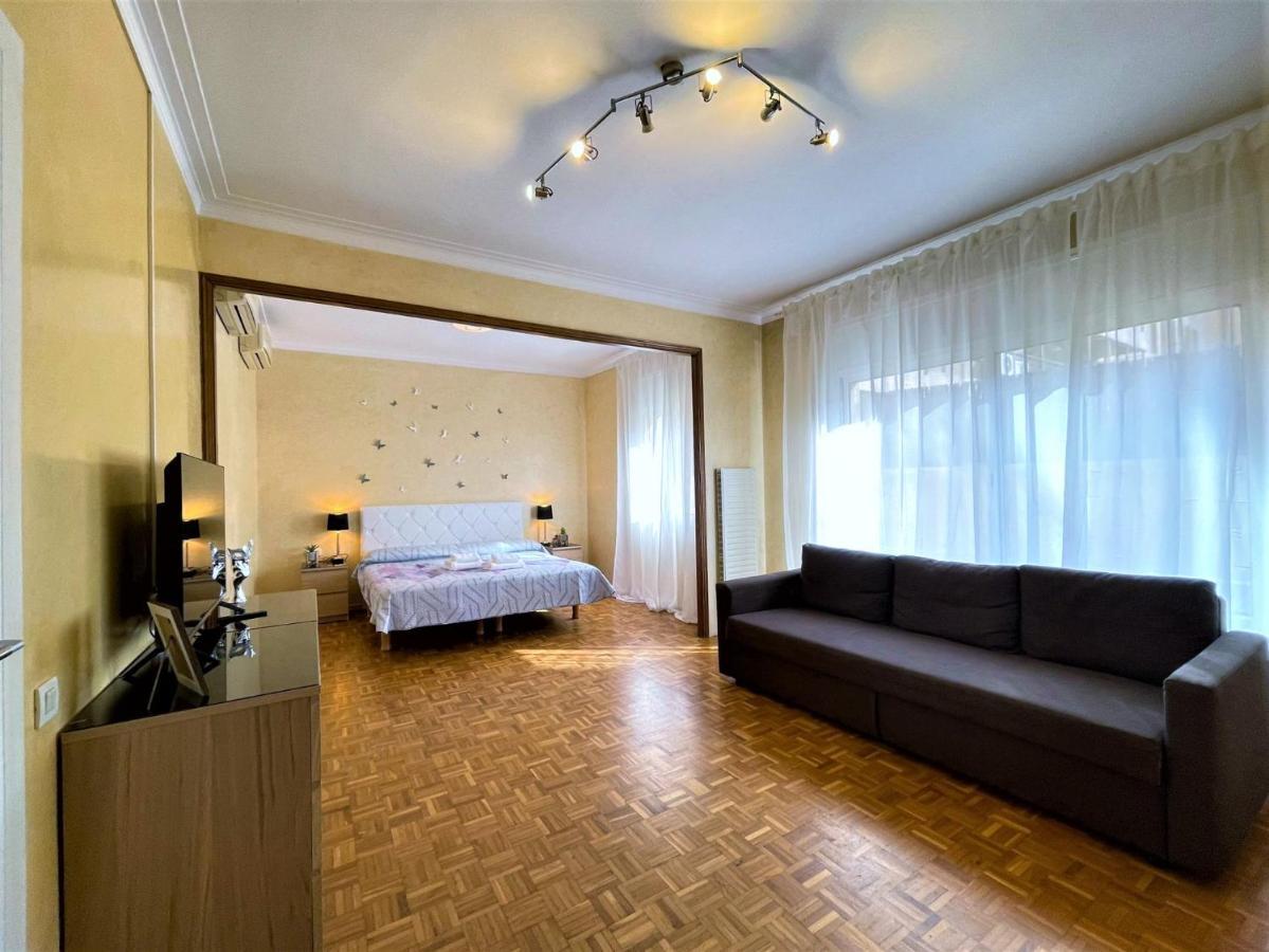 Villarroel Habitaciones 巴塞罗那 外观 照片